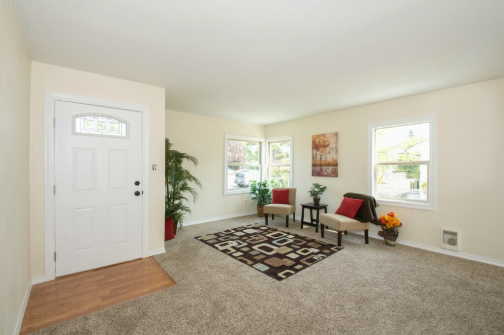 Property Photo:  6826 S Ferdinand St  WA 98409 