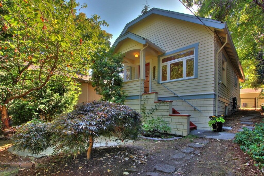 Property Photo:  10905 Whitman Ave N  WA 98133 