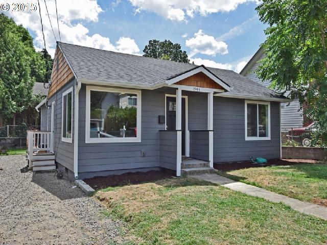 Property Photo:  1944 SE Marion St  OR 97202 