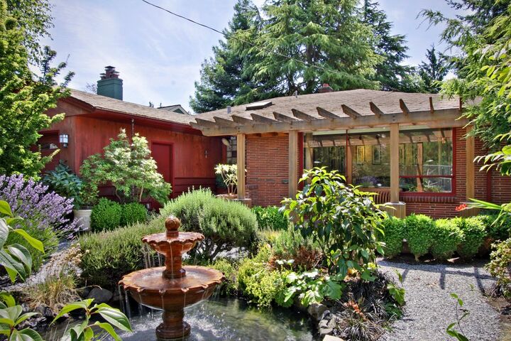 4515 W Emerson St  Seattle WA 98199 photo