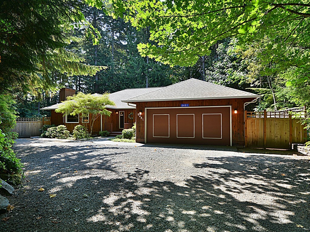 Property Photo:  8481 Ferncliff Ave NE  WA 98110 