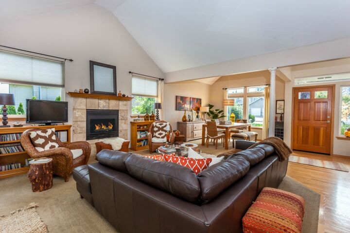 Property Photo:  106 Stone Ridge Dr  WA 98290 