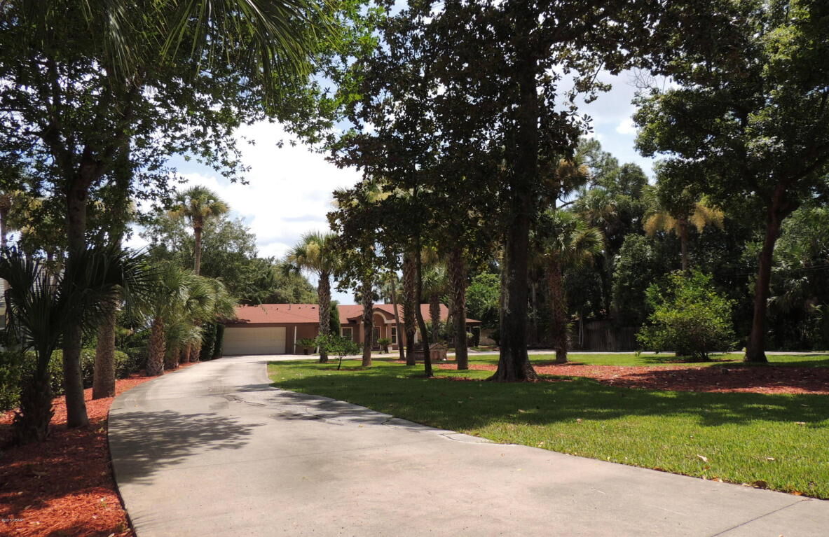 Property Photo: 647 N Beach Street FL 32174