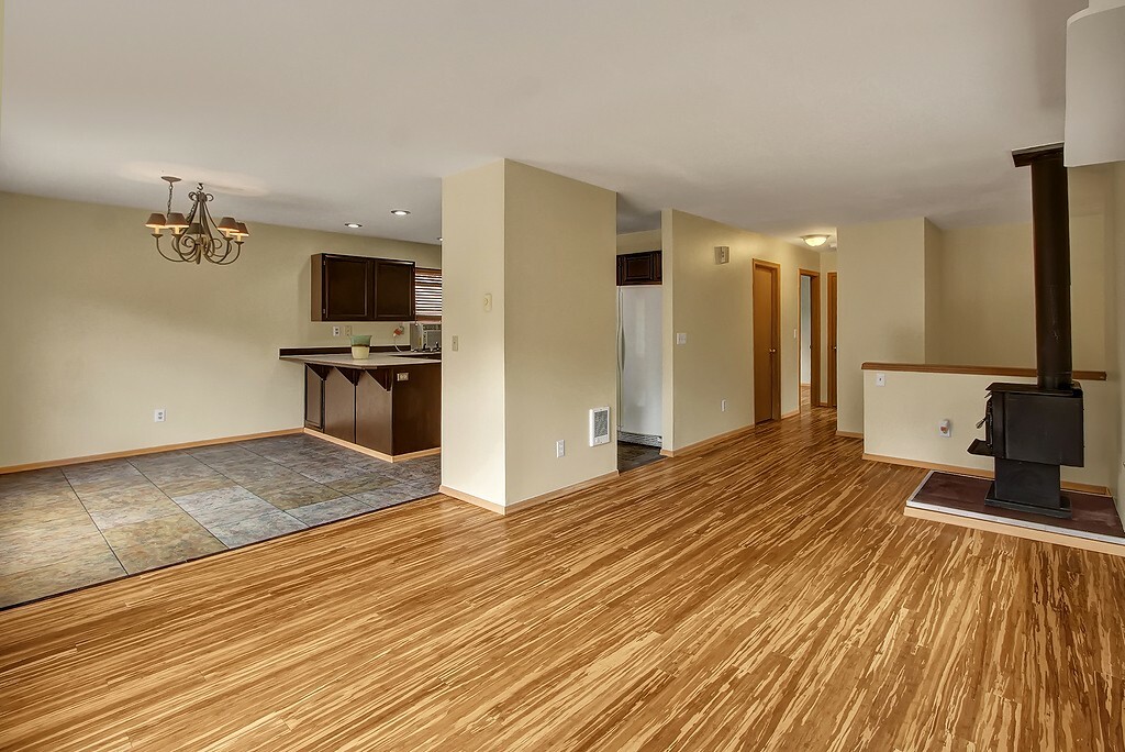 Property Photo: 213 SE 3rd St WA 98385