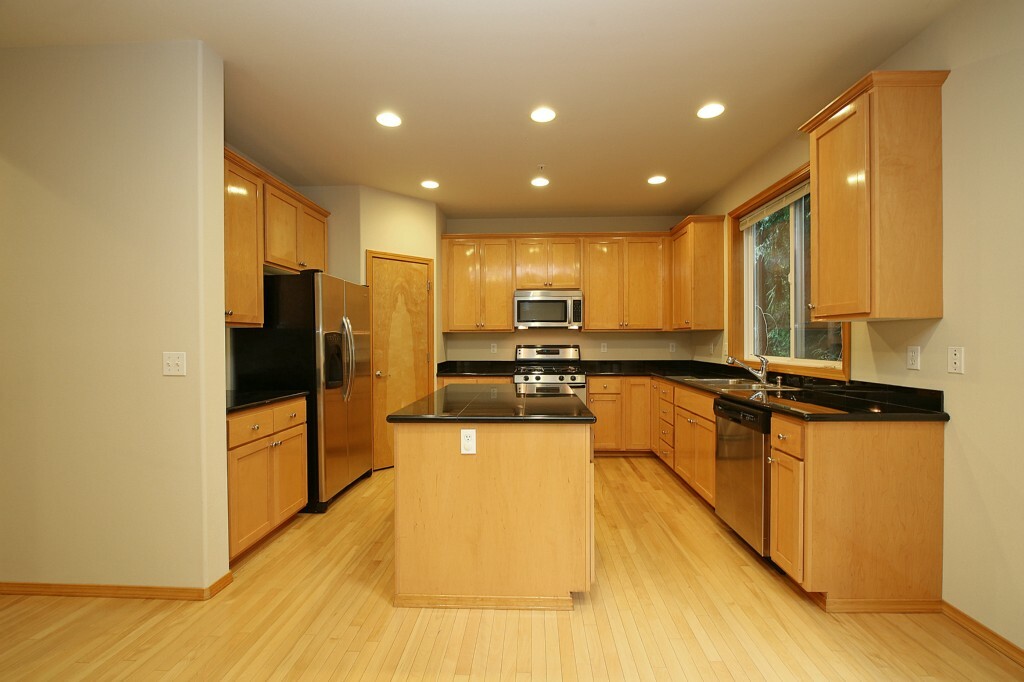 Property Photo:  1015 NE 153rd Ct  WA 98155 