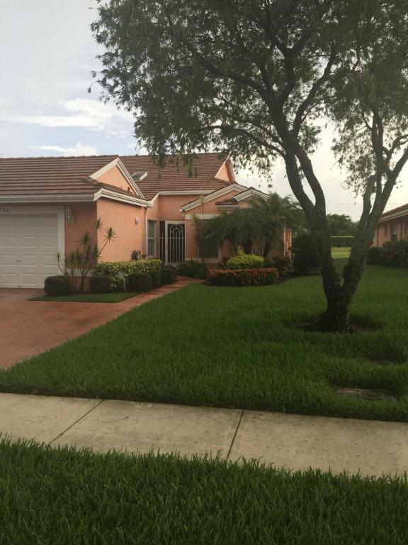 Property Photo:  5694 Royal Lake Circle  FL 33437 