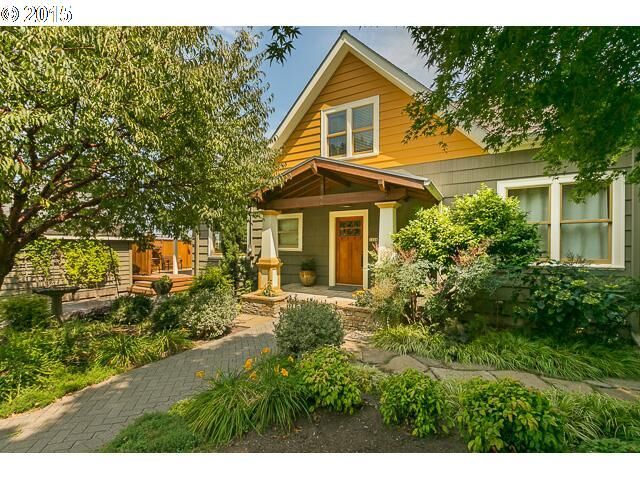 Property Photo:  1326 SE 72nd Ave  OR 97215 