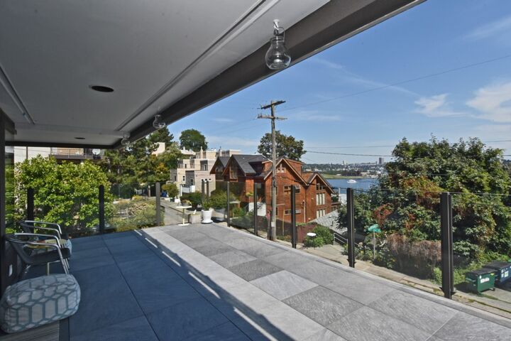 Property Photo:  2040 Waverly Place N 201  WA 98109 