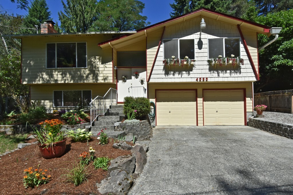 Property Photo:  4020 NE 197th St  WA 98155 