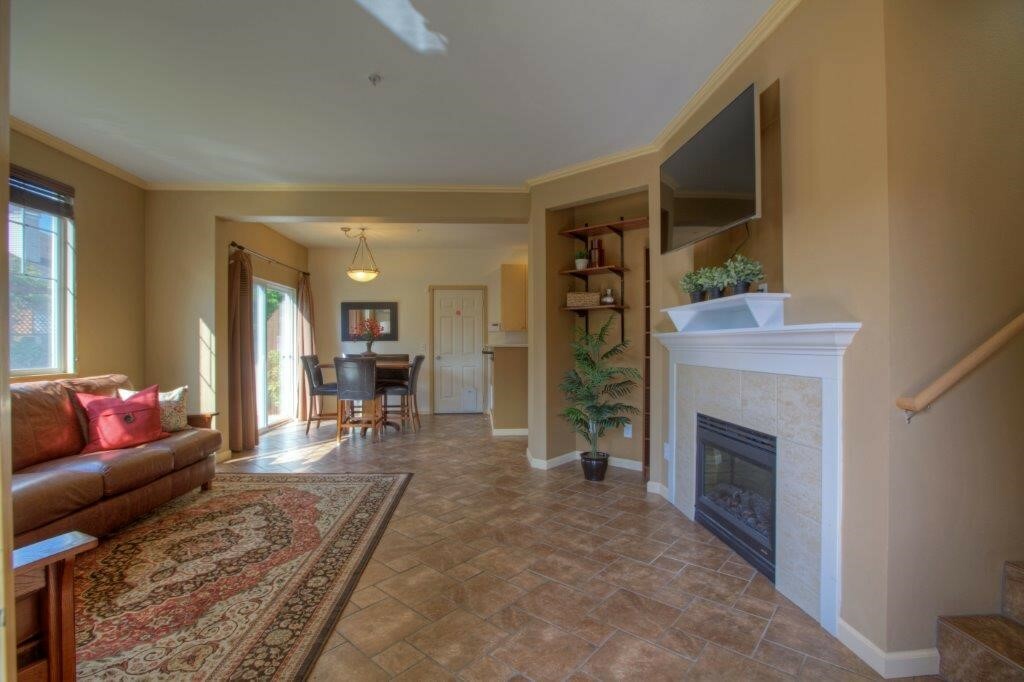 Property Photo: 1138 63rd St SE 11B WA 98092