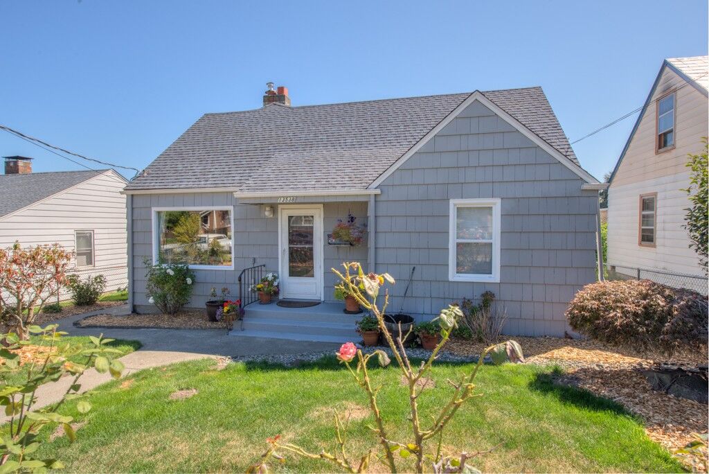 Property Photo:  13538 35th Avenue S  WA 98168