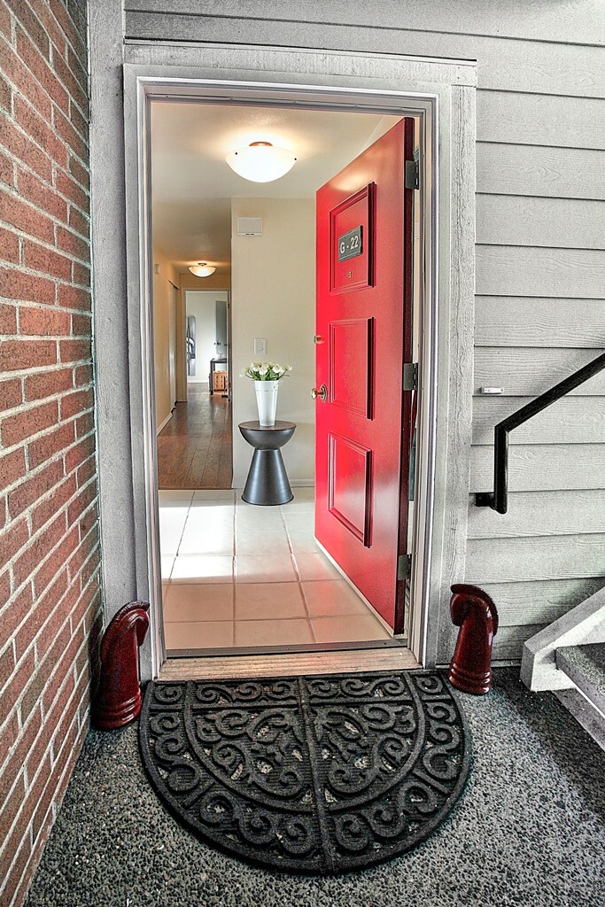 Property Photo: 15214 NE 8th St G-22 WA 98007
