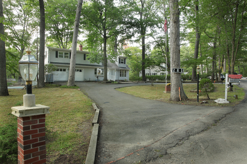 Property Photo:  281 E Glen Rd  NJ 07005 