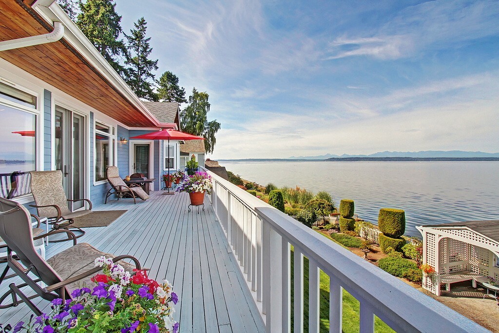 Property Photo:  18606 Soundview Place  WA 98020 