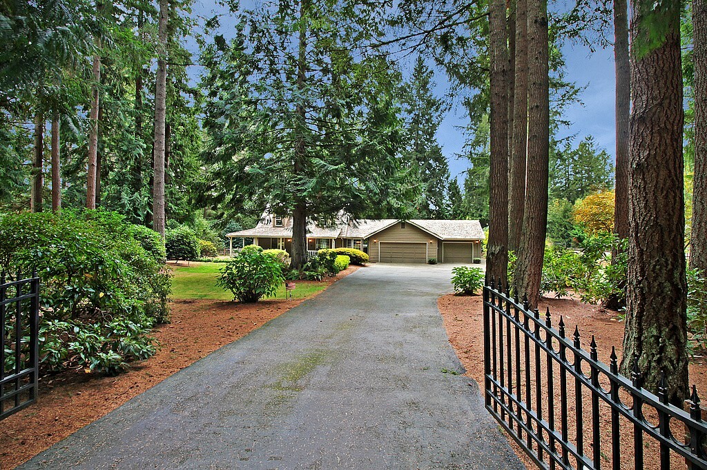 Property Photo:  22807 NE 51st St  WA 98053 