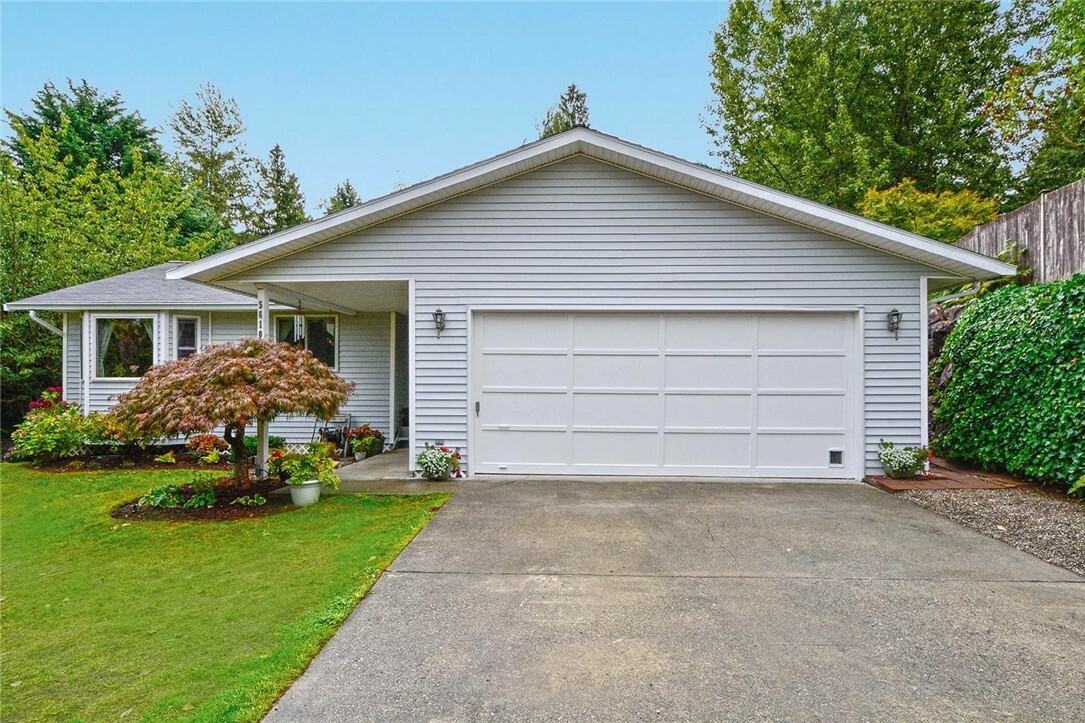 Property Photo:  5610 126th St SE  WA 98296 