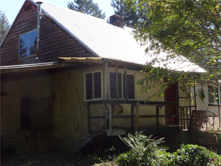 Property Photo:  703 Ohop Creek Dr N  WA 98328 