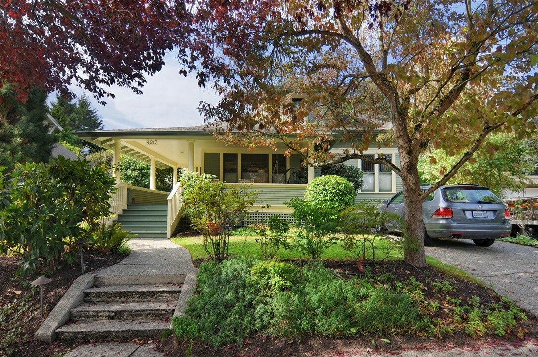 Property Photo: 4217 Bagley Ave N WA 98103