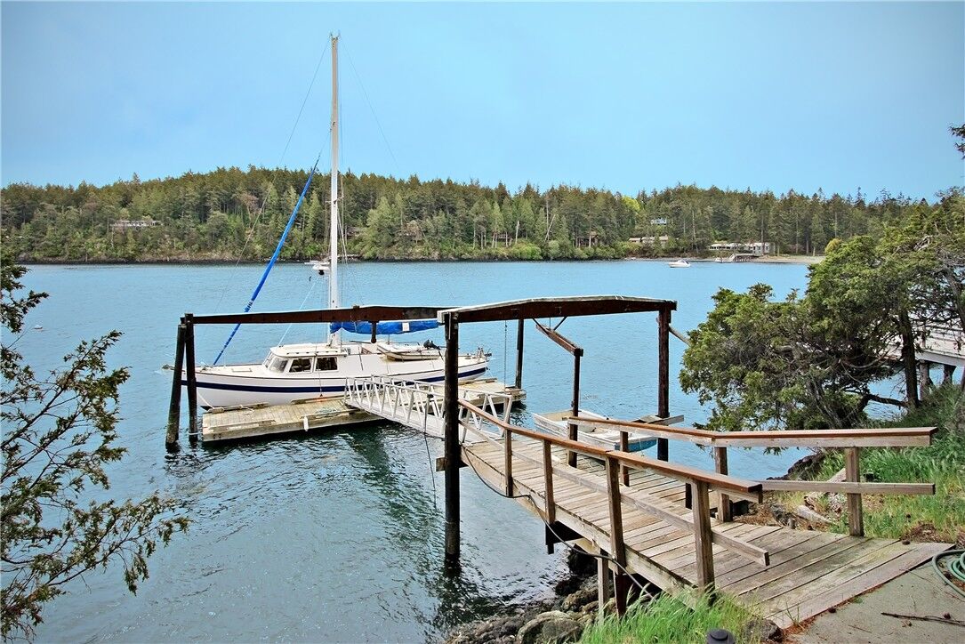 Property Photo:  521 Davison Head Dr  WA 98250 