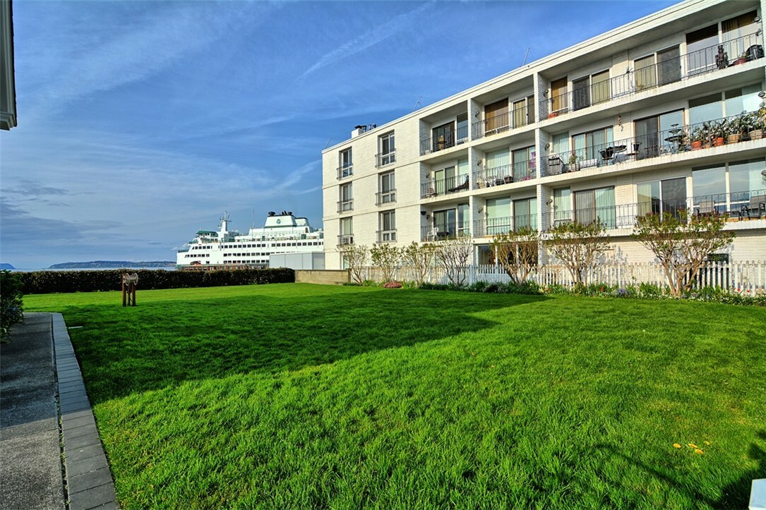 Property Photo:  610 Front St 306  WA 98275 