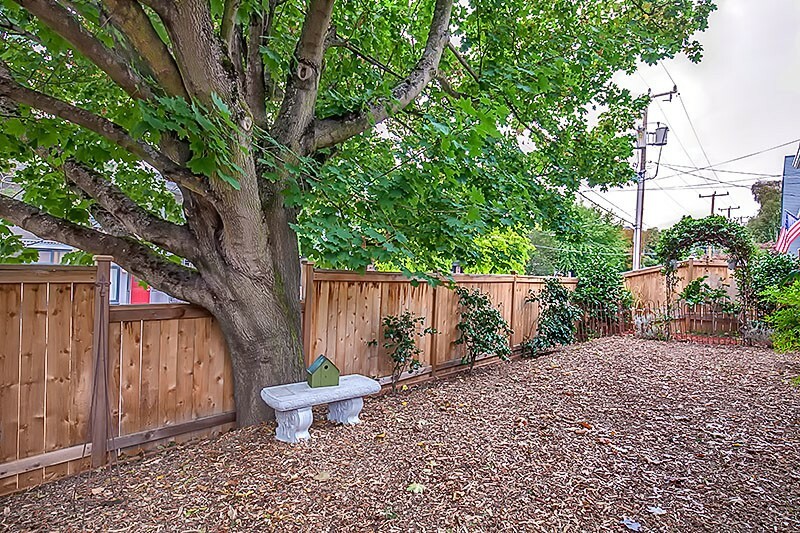 Property Photo:  1902 10th Ave W  WA 98119 