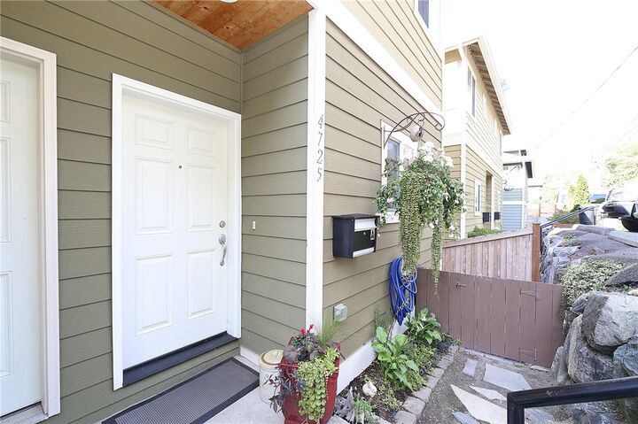 4725 Cottage Place SW A  Seattle WA 98106 photo