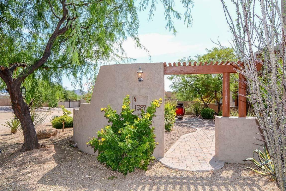 Property Photo:  1327 W Lavitt Lane  AZ 85086 