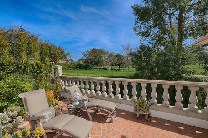 Property Photo: 7489 Avenida De Palais CA 92009