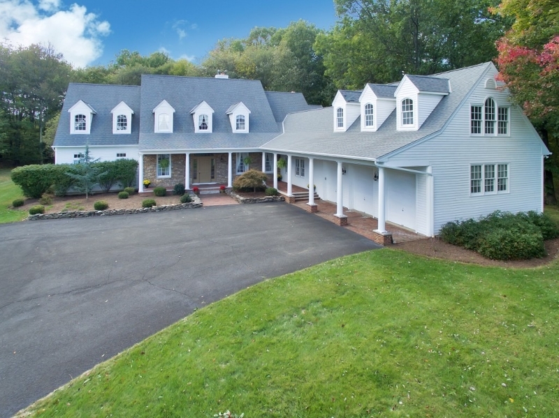 Property Photo:  17 Wolfe Run Ct  NJ 07853 