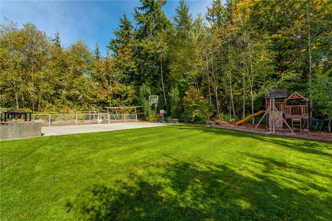 Property Photo: 976 Colony Ct WA 98229
