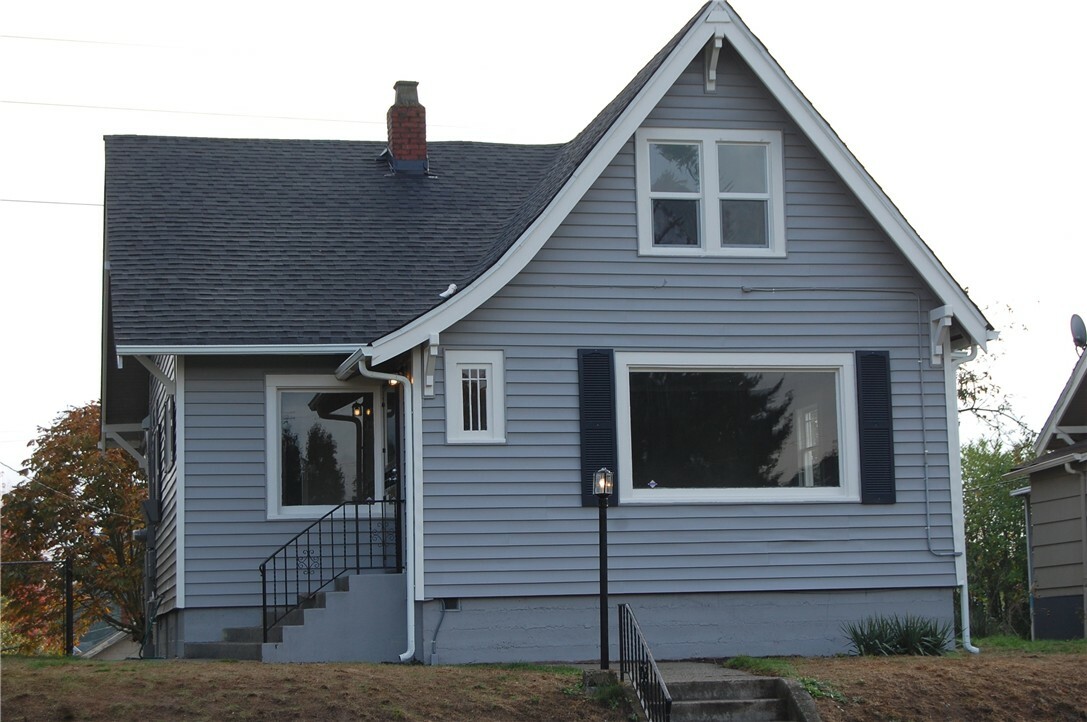 Property Photo:  1607 S Ainsworth Ave  WA 98405 