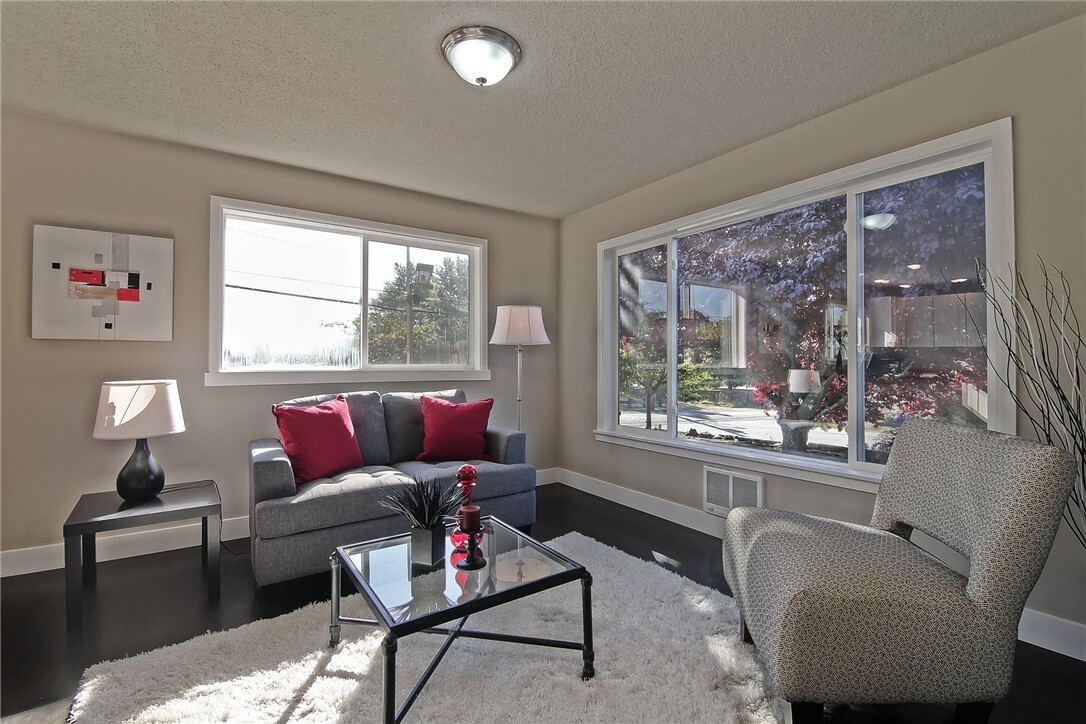 Property Photo: 12462 2nd Place SW WA 98168