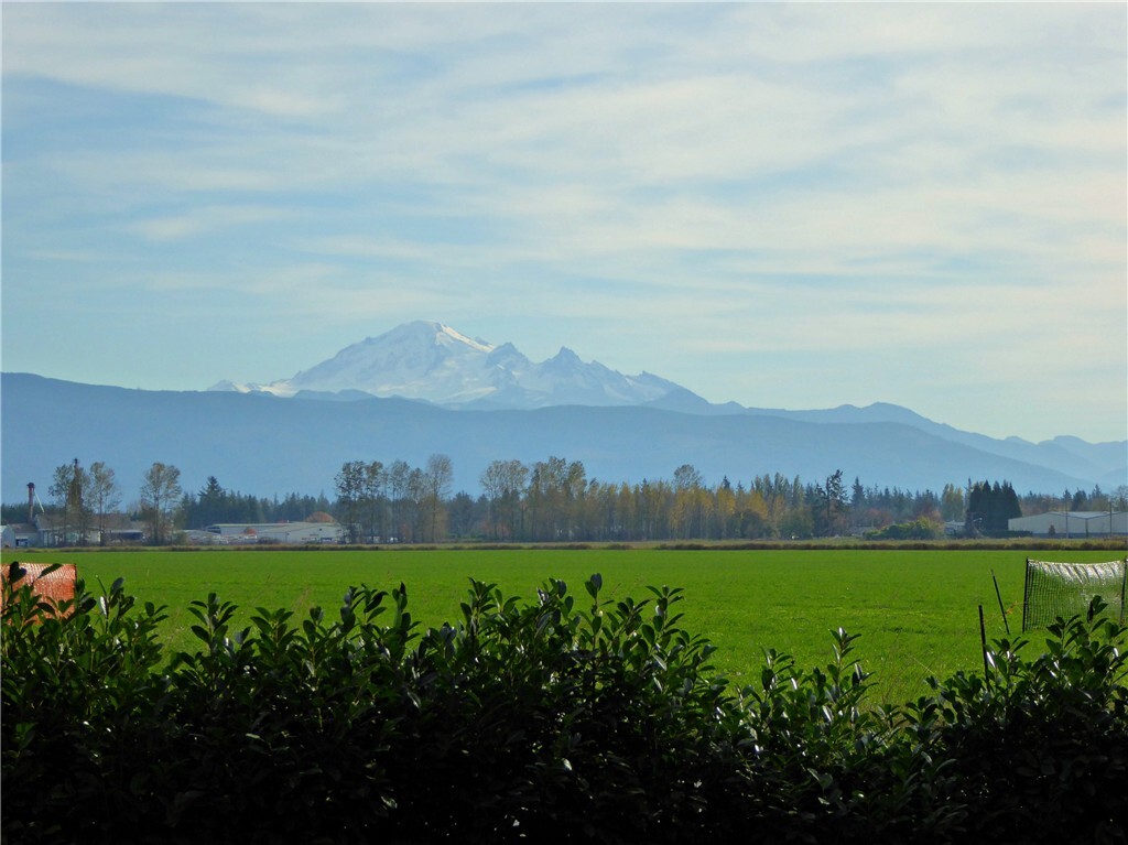 Property Photo: 8576 Lynnwood Dr WA 98264