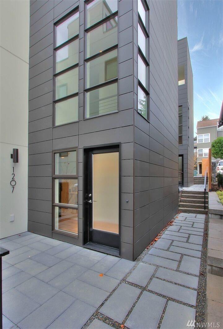 1207 6th Ave N  Seattle WA 98109 photo