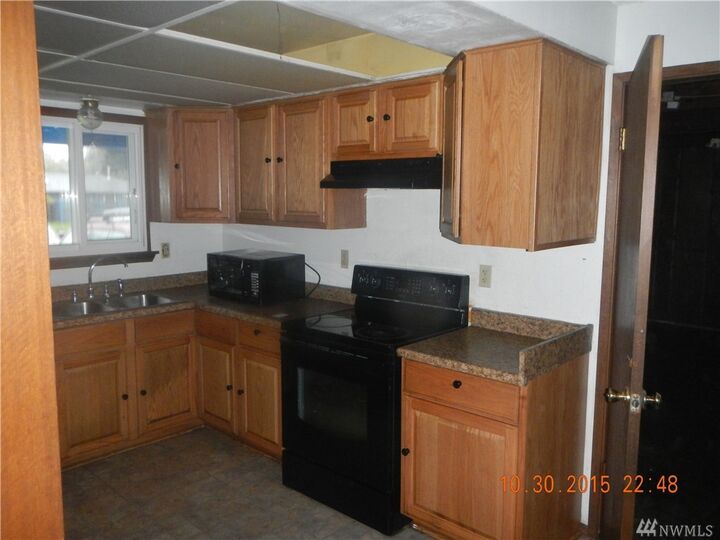 Property Photo: 21819 12 Avenue S WA 98198