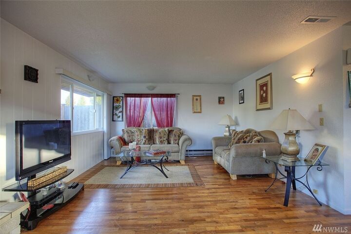 Property Photo: 908 N Sheridan Ave WA 98403