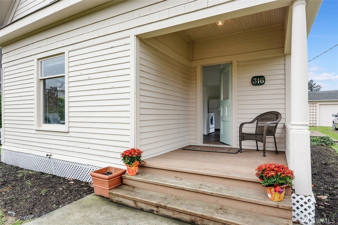 Property Photo: 316 6th St NW WA 98371