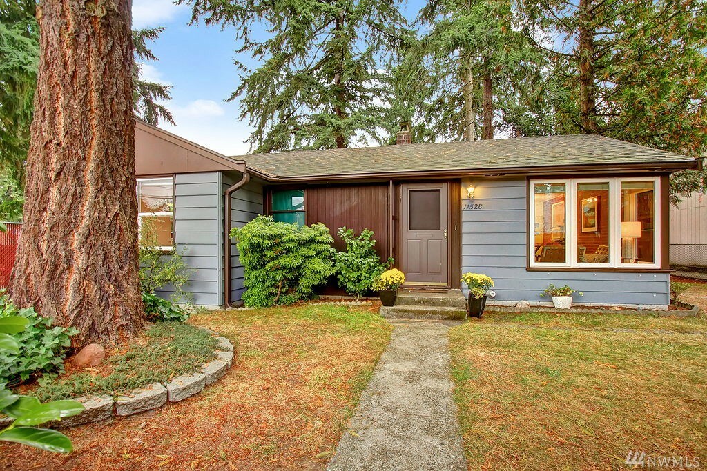 Property Photo:  11528 28th Ave NE  WA 98125 