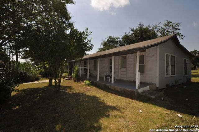 Property Photo:  702 Fenfield Ave  TX 78211 