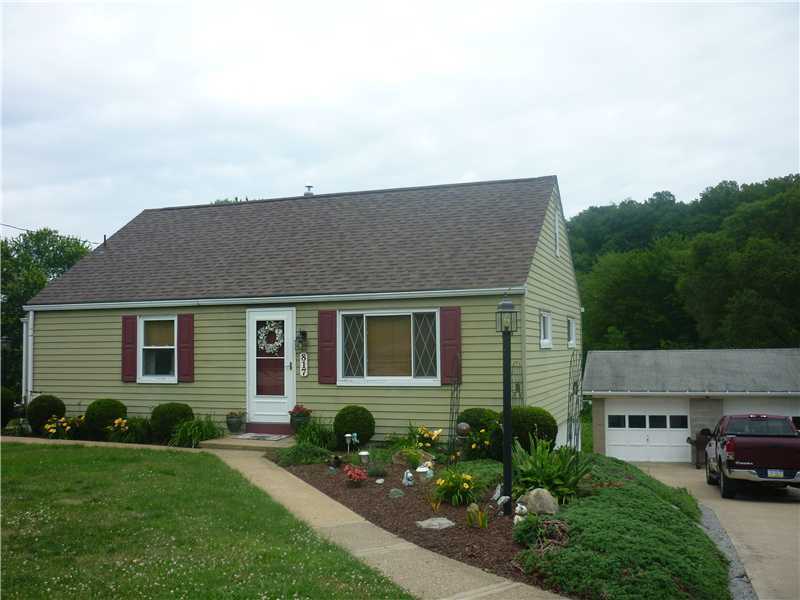 Property Photo:  817 Kiski Pk Dr   15613 