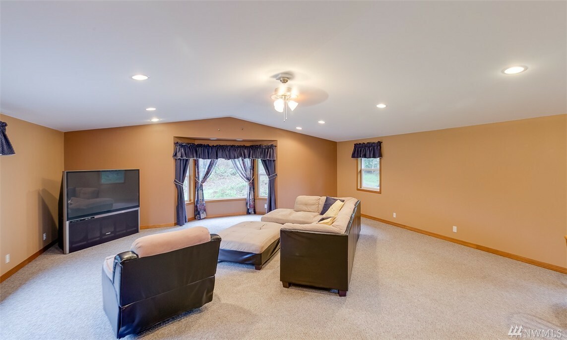 Property Photo: 1833 Forest Hill Rd WA 98282