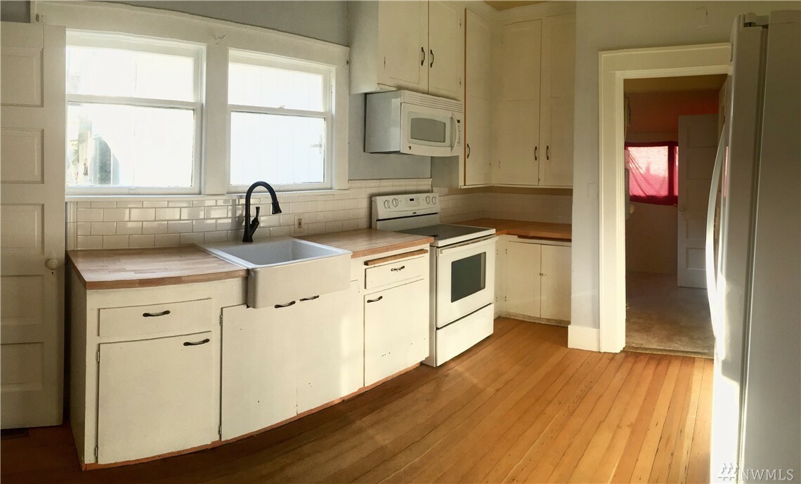 Property Photo:  8416 S G St  WA 98444 