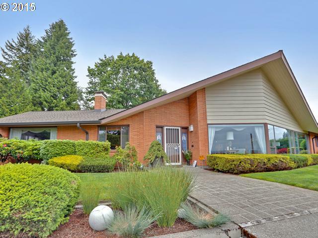 Property Photo:  420 SE 65th Ave  OR 97215 