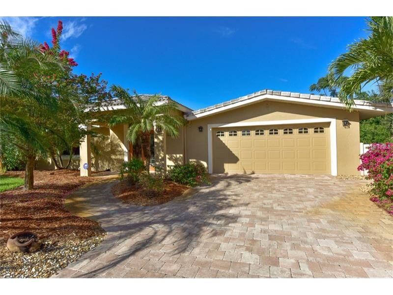 Property Photo: 5232 Shadow Lawn Drive FL 34242