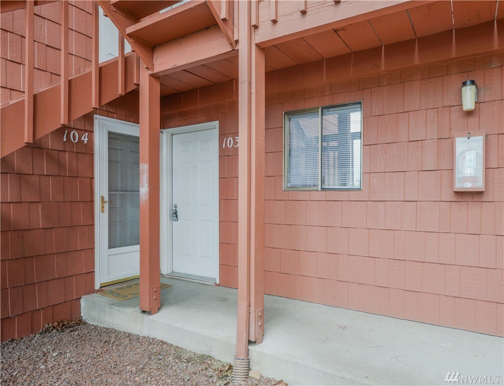 Property Photo:  3428 I St NE H103  WA 98002 