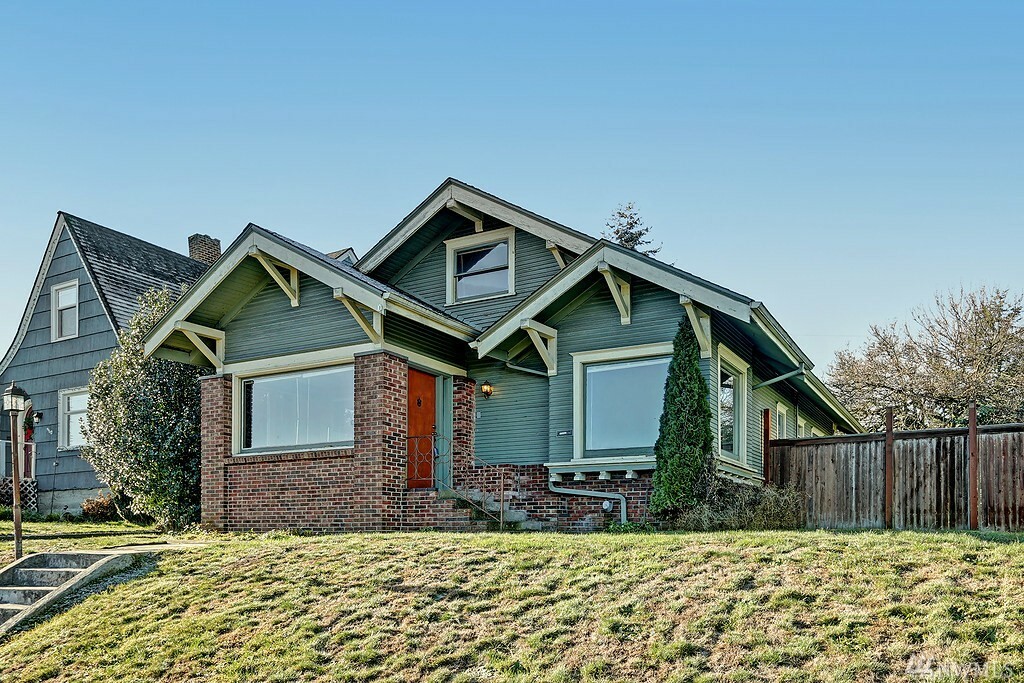 Property Photo:  1706 Lombard Ave  WA 98201 