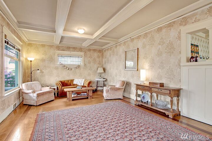 Property Photo:  3709 Colby Ave  WA 98201 