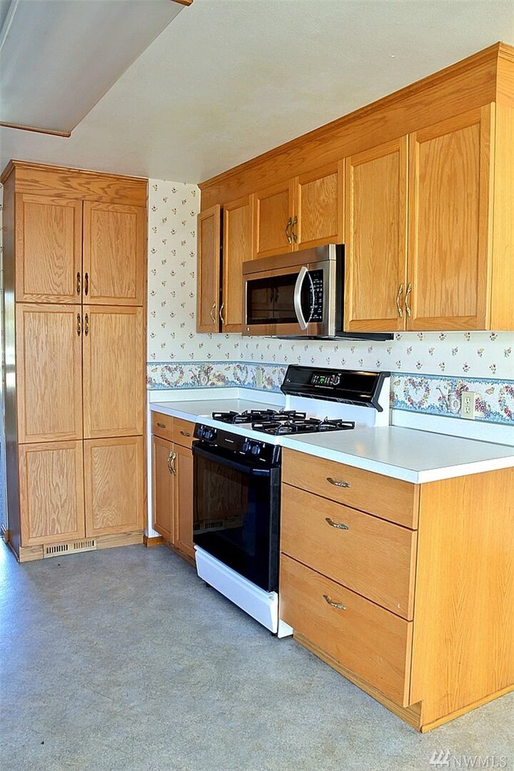 Property Photo:  1212 E Rio Vista Ave  WA 98233 