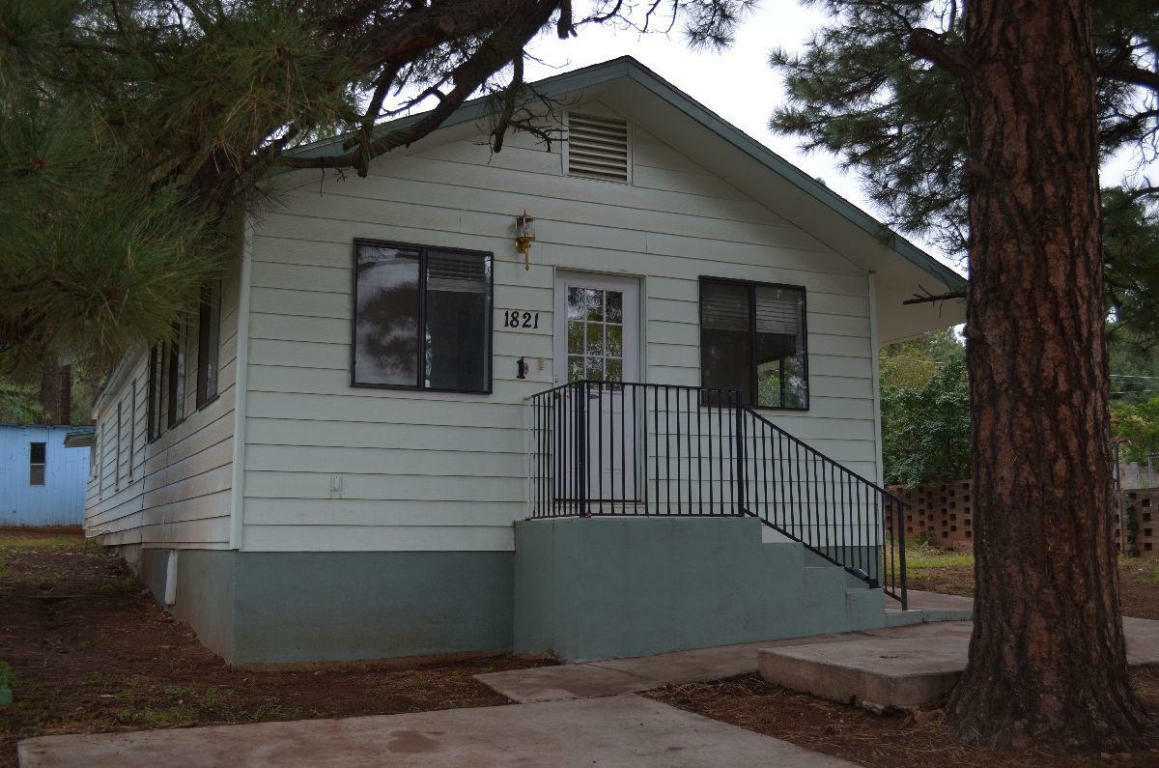 Property Photo:  1821 N West Street  AZ 86001 