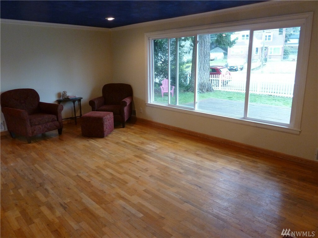 Property Photo: 423 Bowes Dr WA 98466